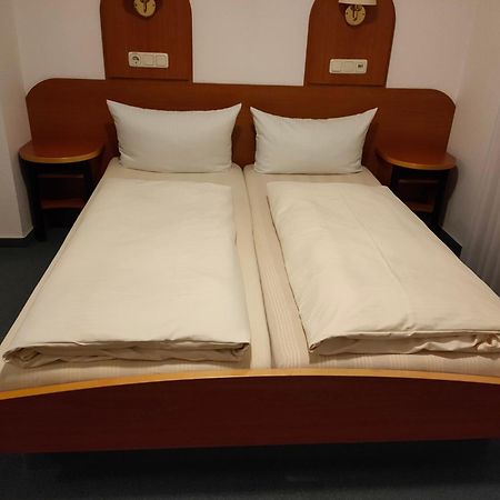 Hotel Zur Eisenbahn Rodgau Kültér fotó
