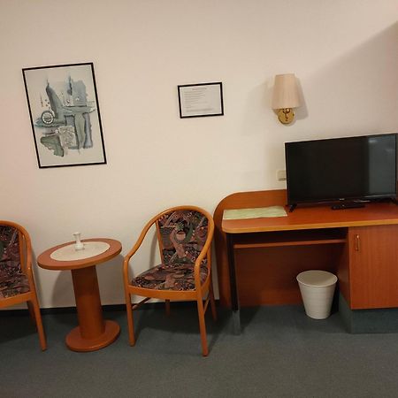 Hotel Zur Eisenbahn Rodgau Kültér fotó