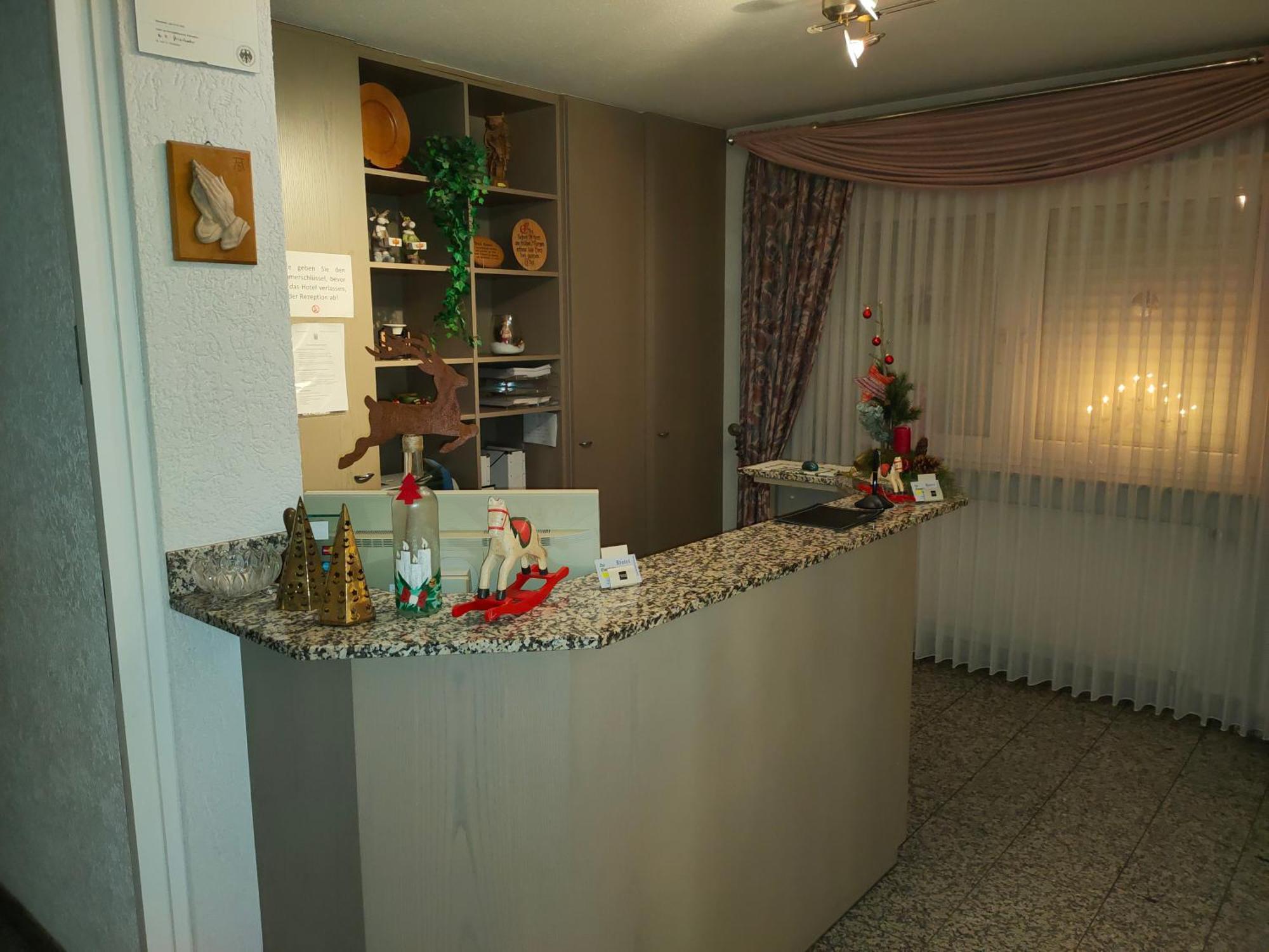 Hotel Zur Eisenbahn Rodgau Kültér fotó